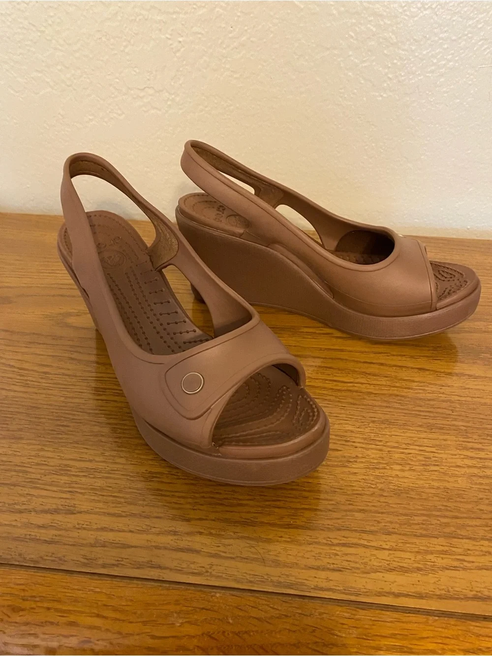 CROCS comfortable wedge